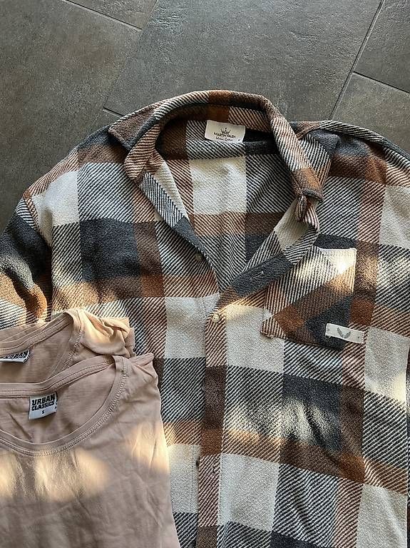 Lotti di vestiti: T-SHIRT UND HOLZFÄLLERHEMD SET – Usato da Urdorf venduto da Marybyii 2