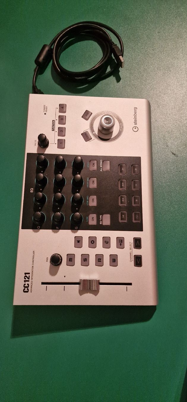 Sistema di controllo: Steinberg CC121 Advanced Integration Controller - Top! – Usato da Winterthur venduto da somasgrooverz 2