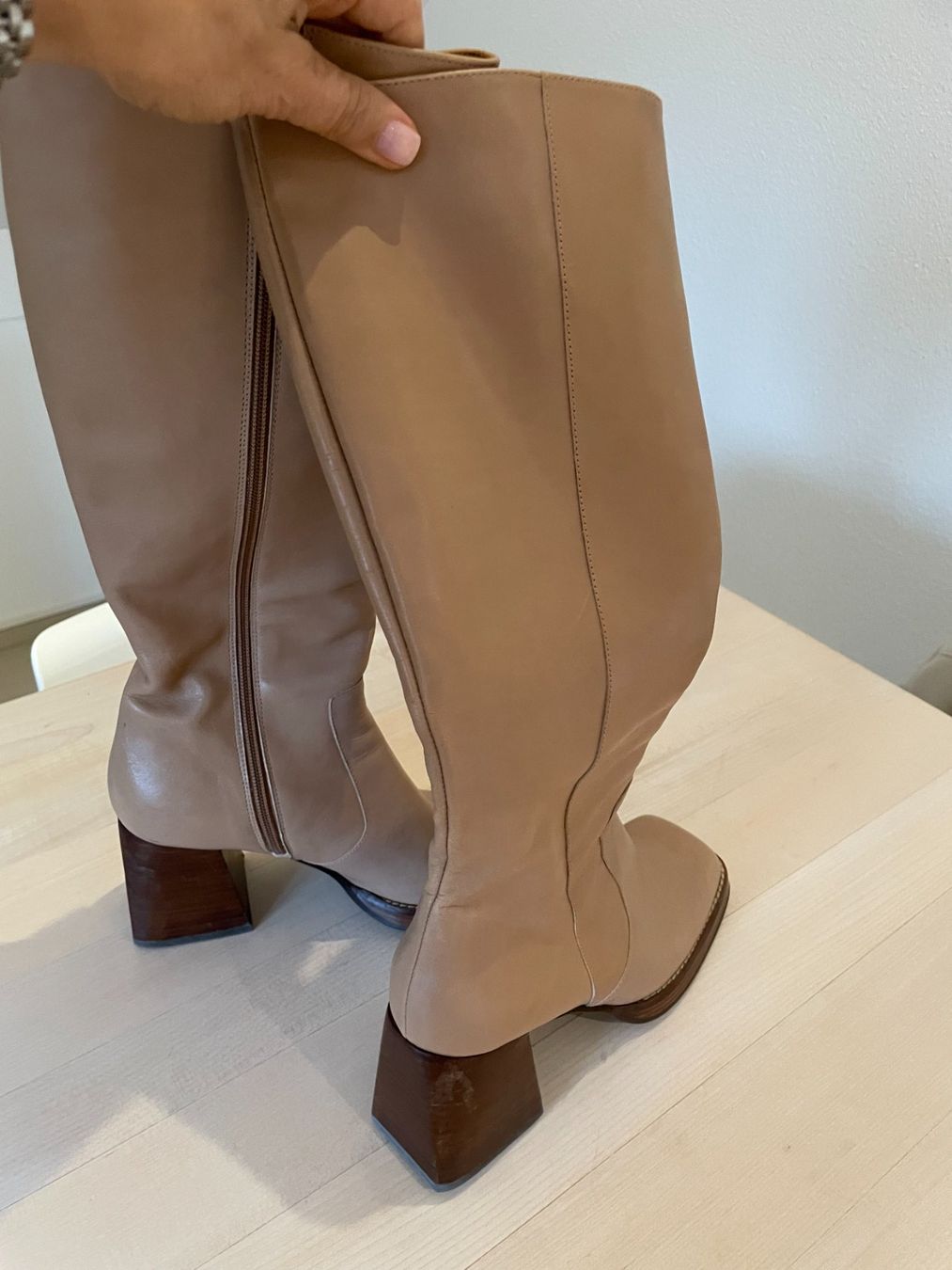 Scarpe da donna: Elegante Echtleder Stiefel, beige, Gr. 37 – Nuovo (secondo la descrizione) da Weiningen ZH venduto da mad_t6dx 2
