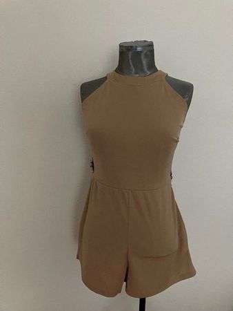 Combishort beige avec dentelle noire taille 40