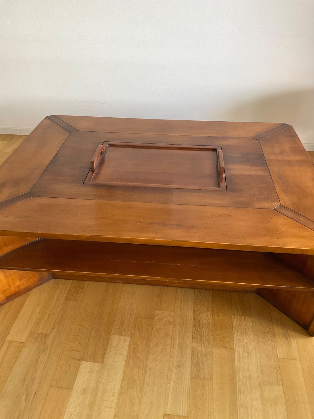 Gloster Tables: Coutisch massiv aus Kirschholz – D'occasion à Paradiso par Cschreiner