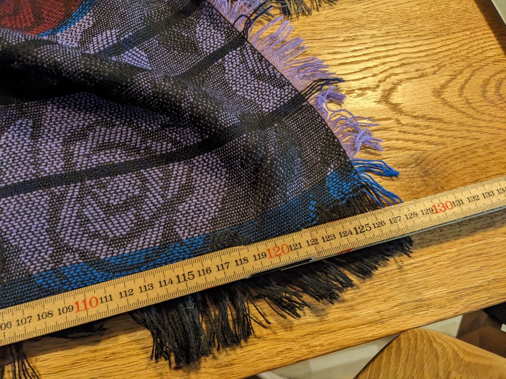 Foulard & Sciarpe: Herbstlicher Schal mit Fransen – Usato da Basel venduto da labaffe01 4