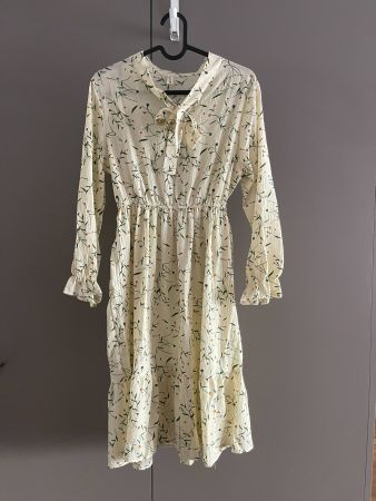 Süsses Sommerkleid mit Blumenmuster, Grösse M