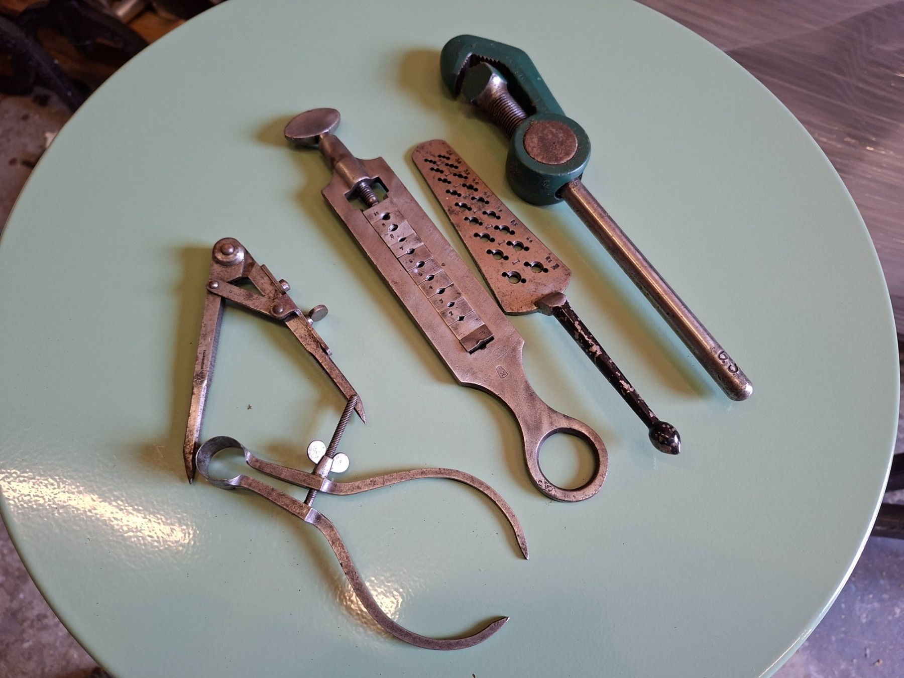 Tous les outils: Antike werckzeugset – D'occasion à Schaffhausen par meteor7 2