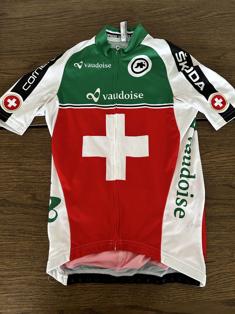 Assos Canottiere & Pantaloni: Nationalmannschaftstrikot Assos – Usato da Basel venduto da laurin_bachmann