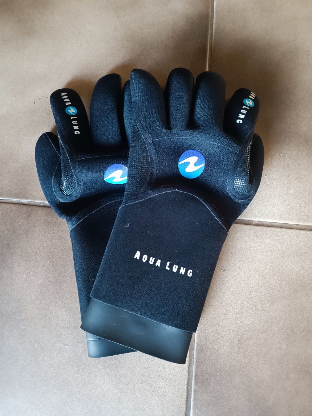 Scubapro Guanti & manicotti: Tauchhauben, Handschuhe, Füsslinge – Usato da Estavayer-le-Lac venduto da Scosde 1