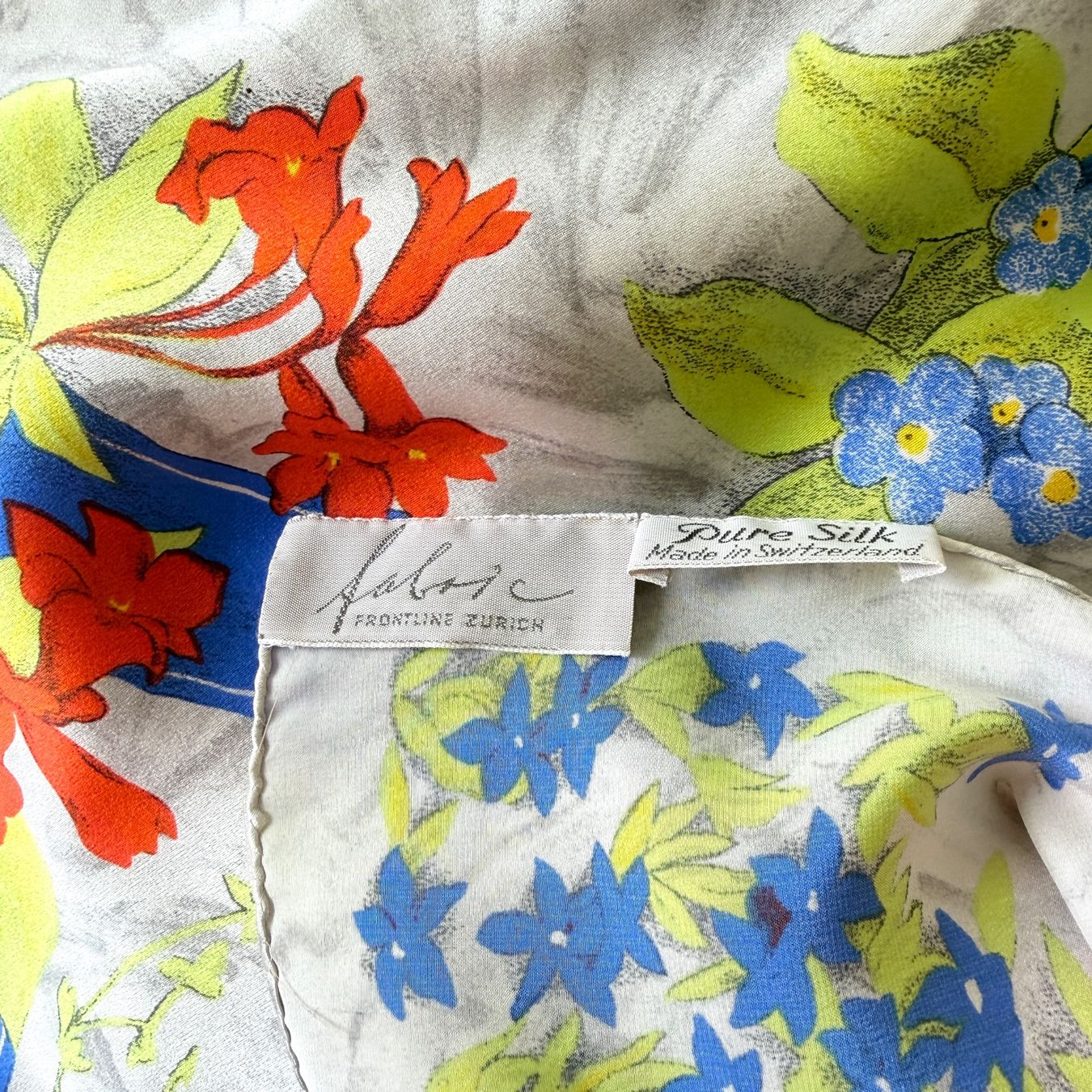 Fabric Frontline Foulards, Tücher & Schals: FABRIC FRONTLINE New Large Silk Scarf – Neu (gemäss Beschreibung) aus Emmen von Avviivva_Com2023 1