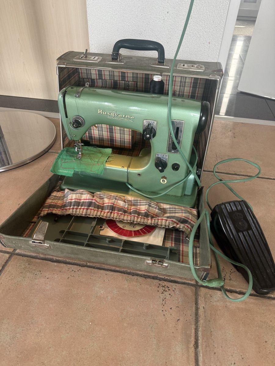 Husqvarna Nähmaschinen: Nähmaschine Retro – Gebraucht aus Horriwil von Carrera68 1