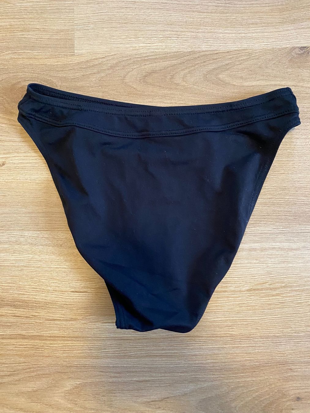Costumi da bagno & Bikini: Bas de maillot de bain noir taille mi-haute – Usato da Delémont venduto da elena_neuhaus 1
