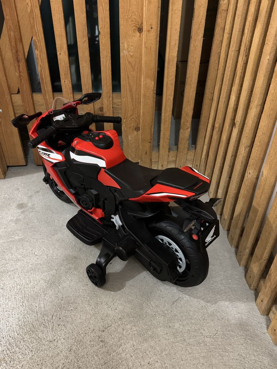 Fahrzeuge für Kinder: Honda CBR Kinder Elektro Motorrad – wie neu – Gebraucht aus Niederuzwil von Donii.Ksii 2