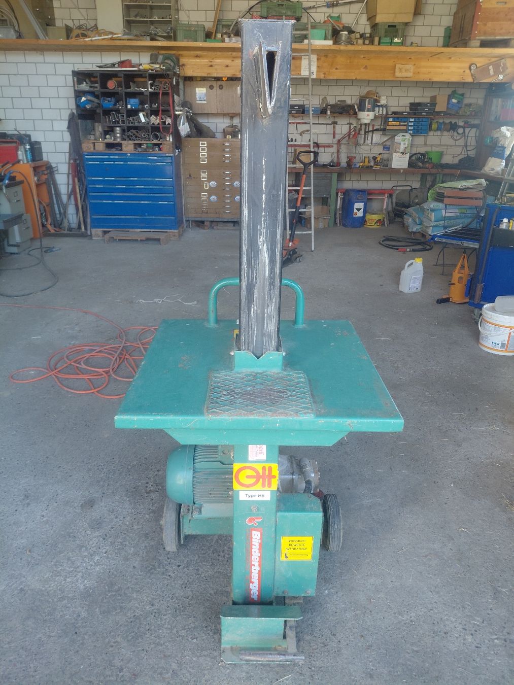 Tutte le macchine: Holzspalter – Usato da Kriechenwil venduto da mf3065 3