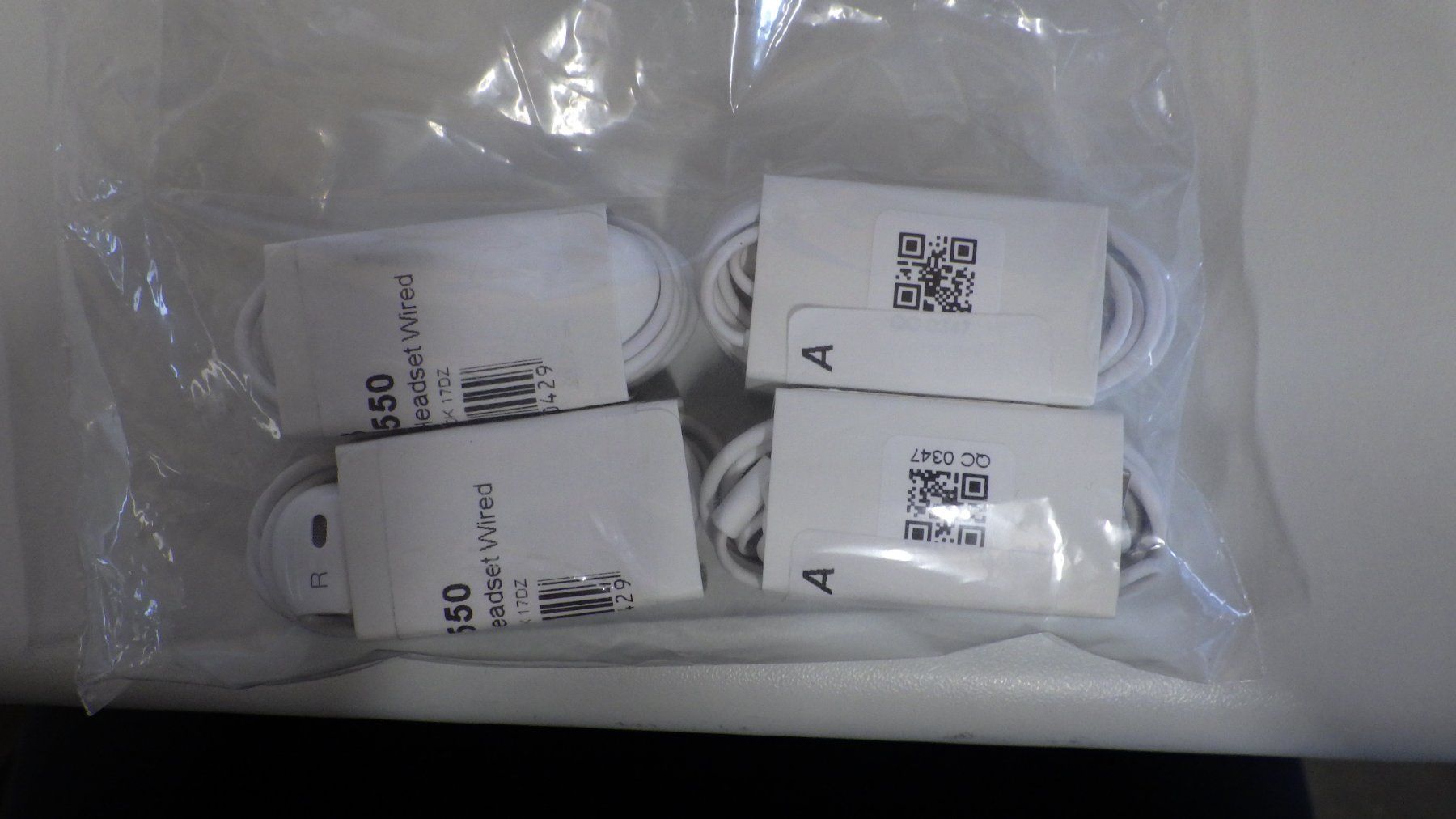 Samsung Kopfhörer: Headphones/Headset Wired 4-Pack – Neu und originalverpackt aus Gossau ZH von OrderflowAG