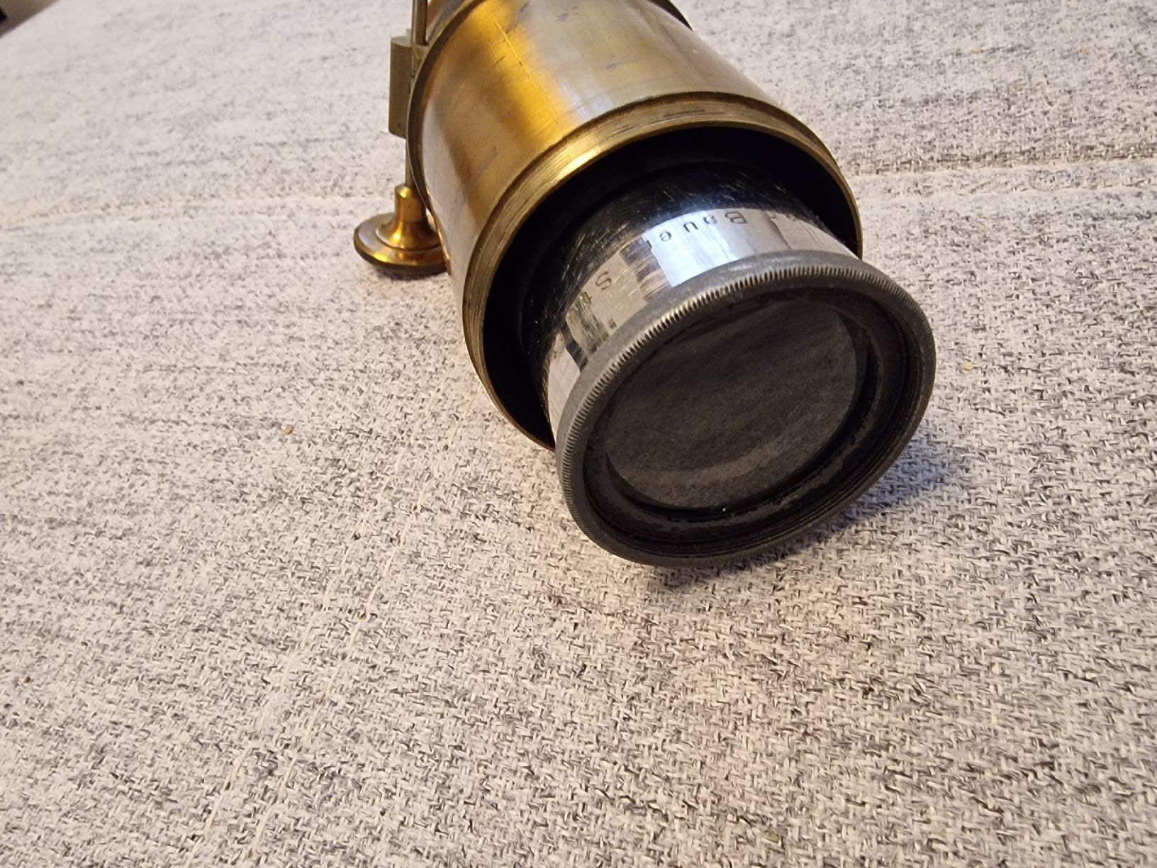 Sonstiges zu Optik: Microscope ancien en laiton, marque Eugen Bauer, état défect – Defekt aus La Chaux-de-Fonds von Ric_m628 1