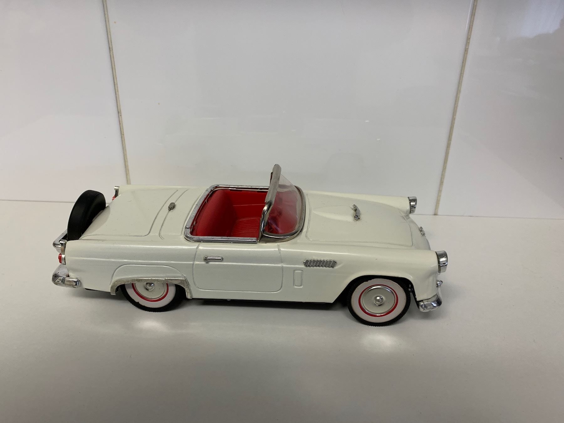Spielzeuge: Ford Thunderbird 1963 Roadster 1:18 B – Gebraucht aus Kerzers von tisyayasuBE 1
