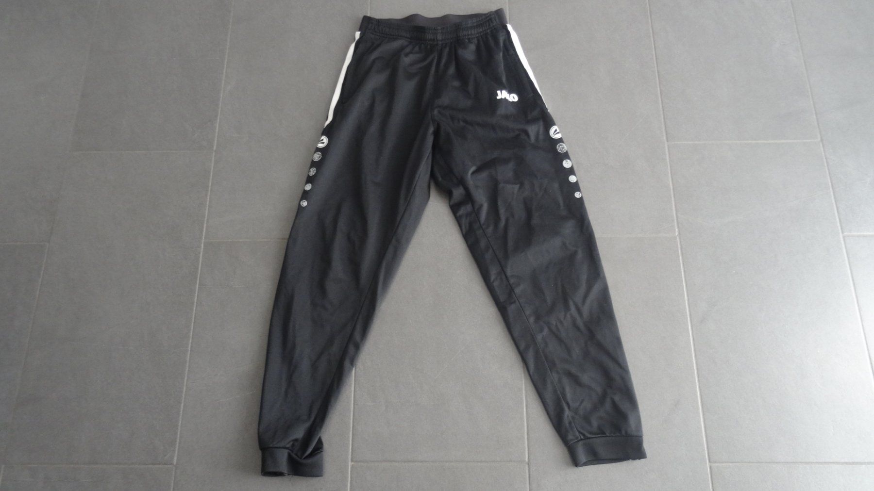 Jako Pantaloni: JAKO Training Allround, Jogginghose, schwarz, Gr. S – Usato da Beinwil am See venduto da den_p9db