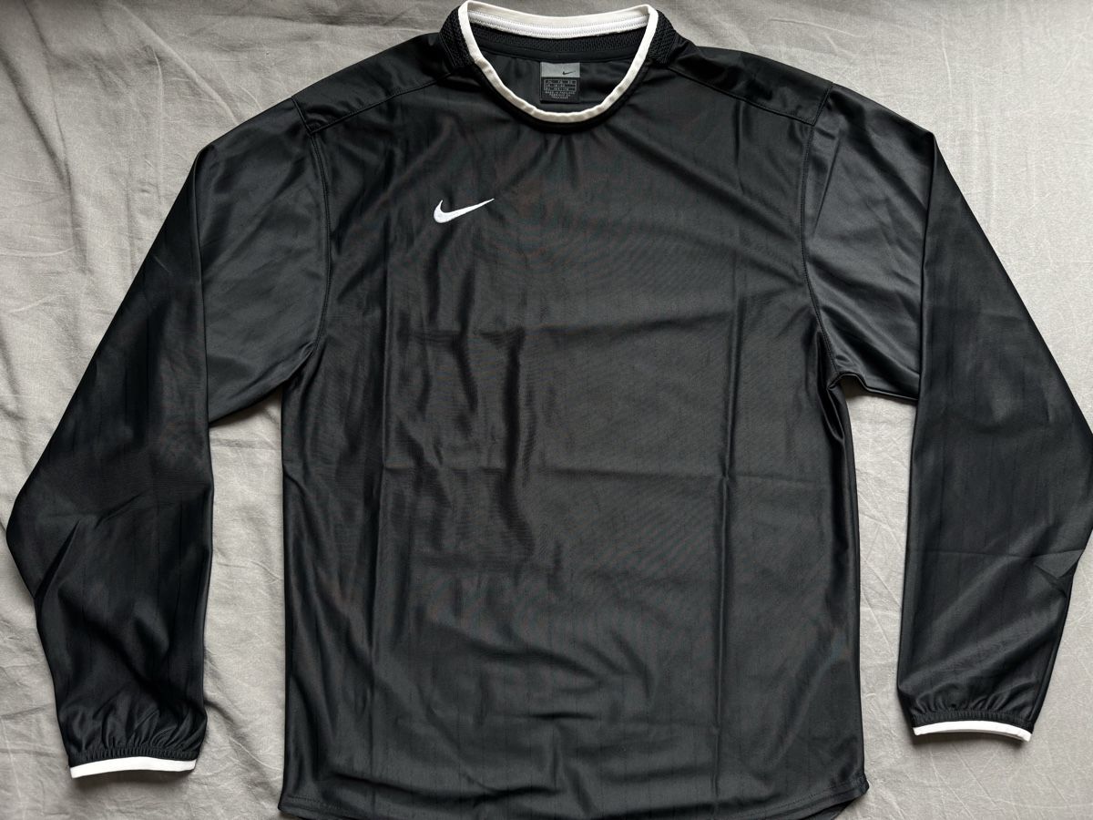 Nike Canottiere & Pantaloni: Nike Trainingsshirt Langarm – Nuovo (secondo la descrizione) da Zürich venduto da yneez 1