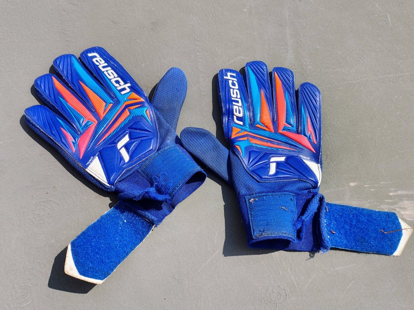 Reusch Kinderhandschuhe: REUSCH Attrakt Solid Torwarthandschuhe – Gebraucht aus Trin von KochGR07 1