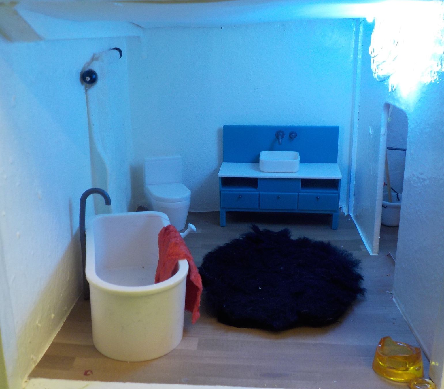 Lundby Case e mobili per bambole: Lundby Puppenhaus voll eingerichtet mit Licht – Usato da Muri b. Bern venduto da Salobre 7