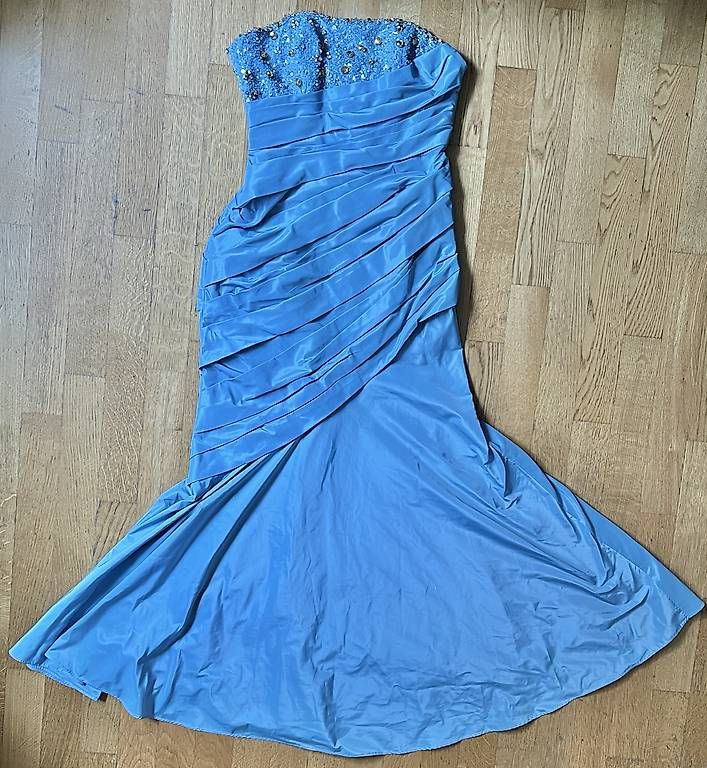 Robes: BLAUE ABENDROBE (M) – D'occasion à Wädenswil par esp_z8tb