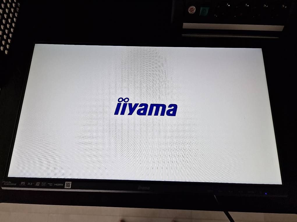 Monitor: Bildschirm 21.5 Zoll – Usato da Derendingen venduto da Vanja89 4