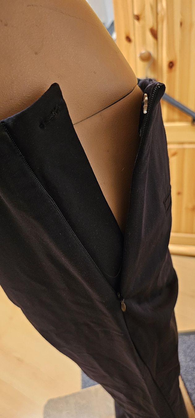 Pantalons: edle schwarze Hose gr. 40 mit gratis bluse L – D'occasion à Ferden par jemyce 2