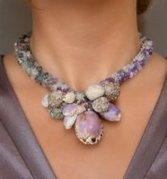 Collana conchiglie e pietre semipreziose artigianale