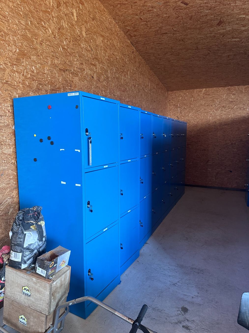 Armoires: Metallschliessfächer blau super Zustand – D'occasion à Triengen par Lini3