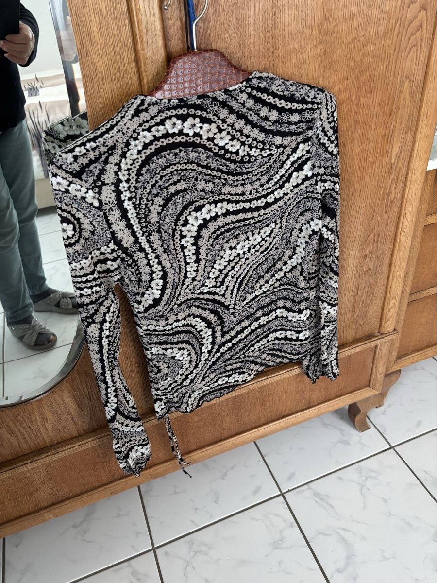 T-shirt: Maglietta  – Nuovo (secondo la descrizione) da Schwyz venduto da Francesca54 1