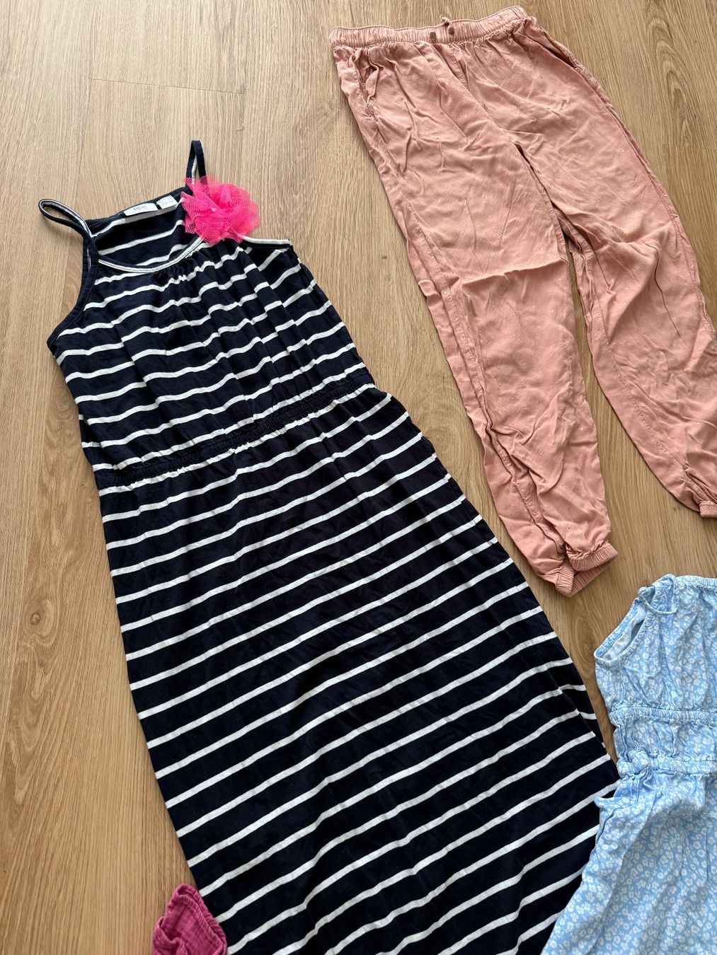 H&M Lotti & Set di vestiti: Sommerkleiderset Gr140/146 – Usato da Sarnen venduto da Pinoccio6 1