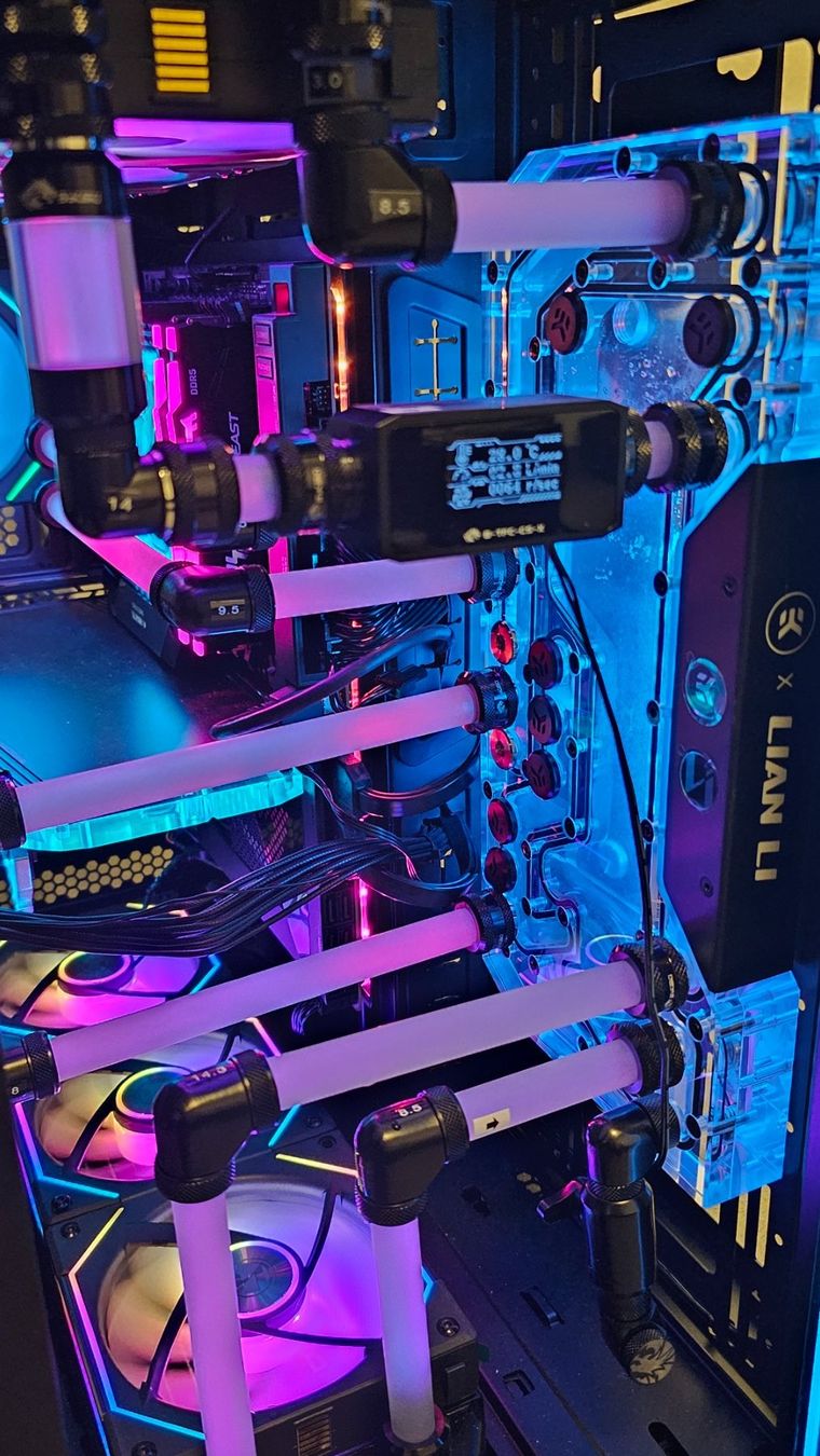 PC: Highend Gaming System mit custom Wasserkühlung – Usato da Buchs AG venduto da msb05 2