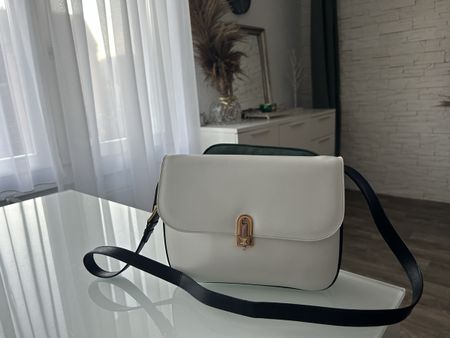 Celine Tasche