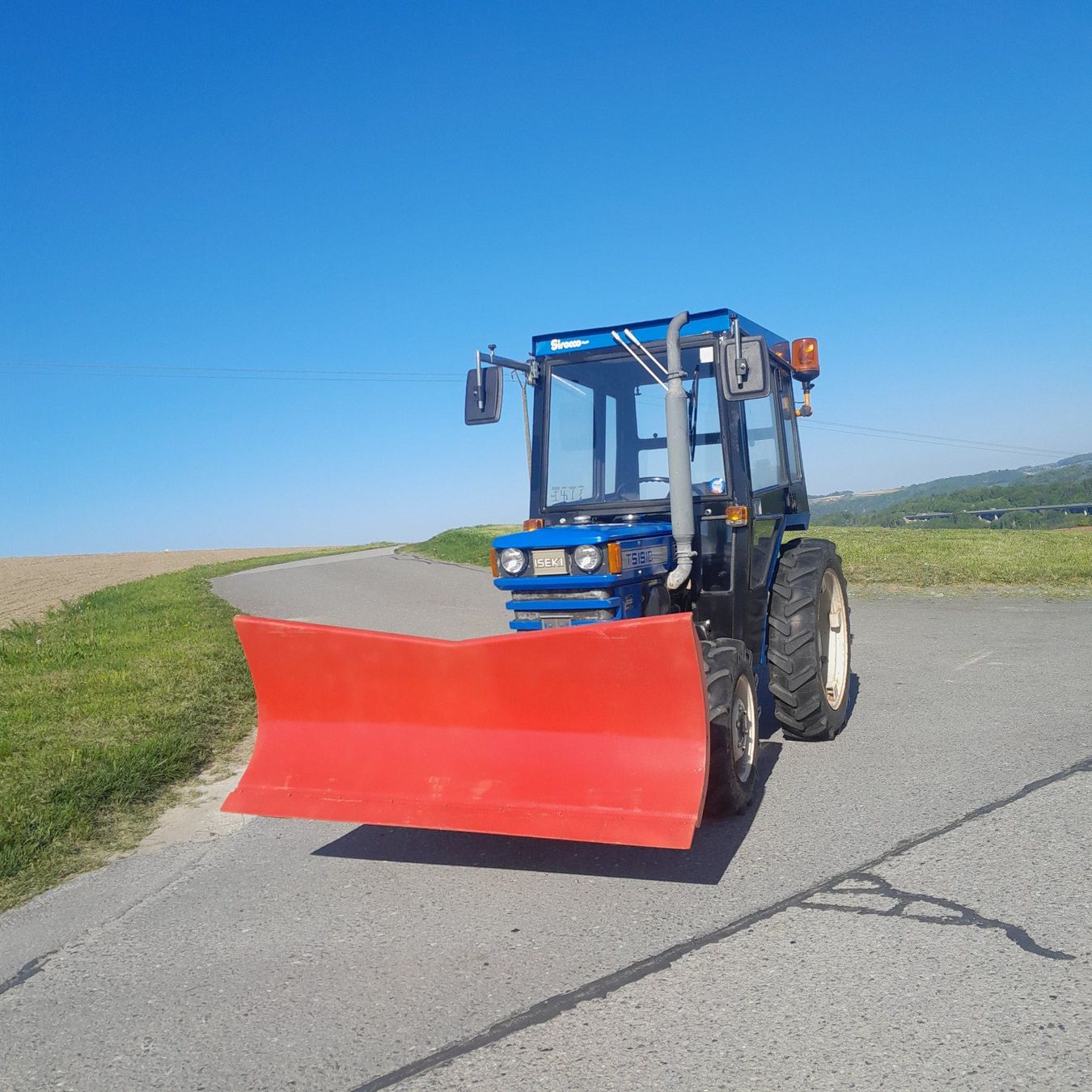 Iseki Trattori: Tracteur Traktor Iseki – Usato da Cuarny venduto da Micro-tracteur 1