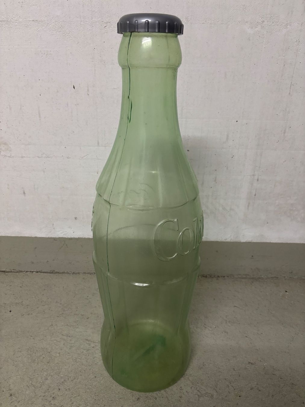 Coca-Cola Salvadanai: Grosse Coca Cola Plastikflasche Spardose 60cm – Usato da Sonterswil venduto da VD-Service
