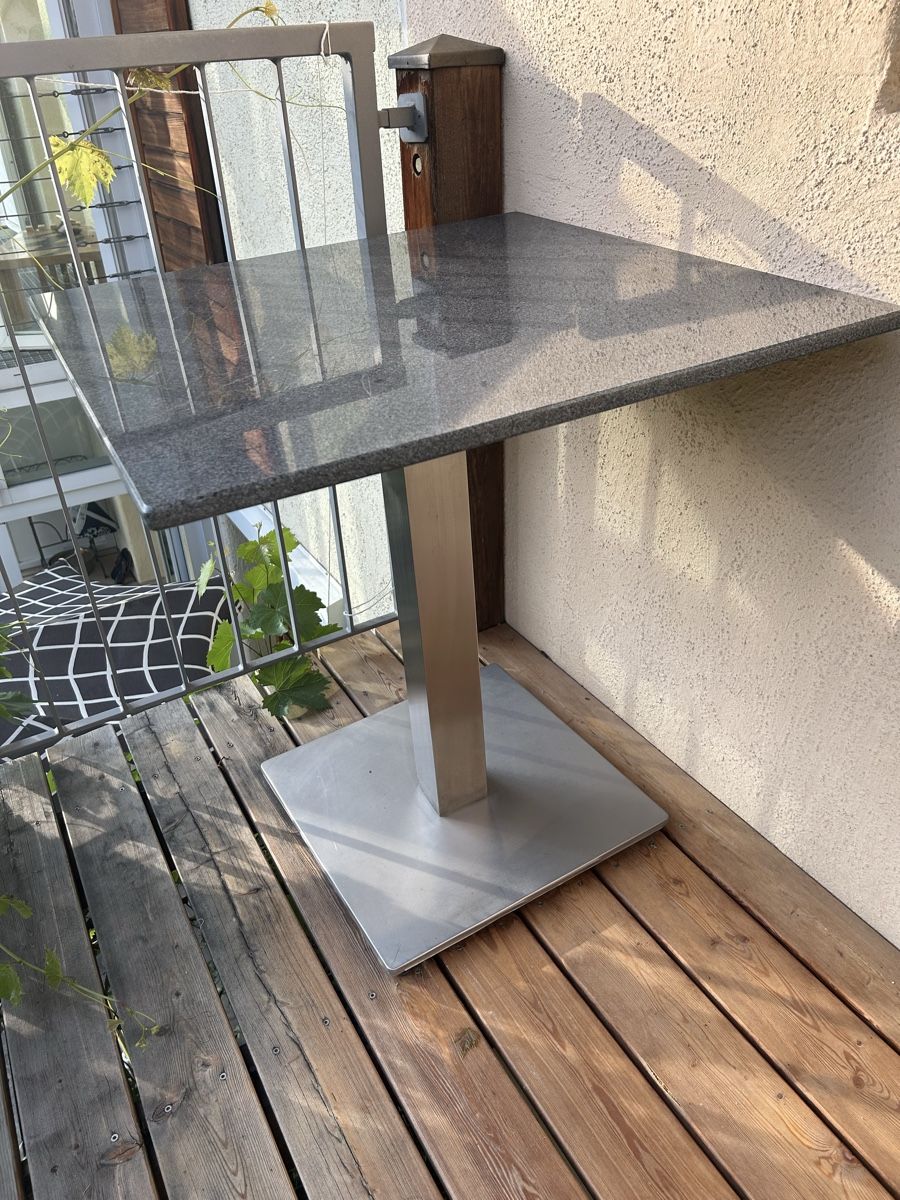 Tables: (Balkon?)-Tisch mit Granitplatte – D'occasion à Wila par Chruschty