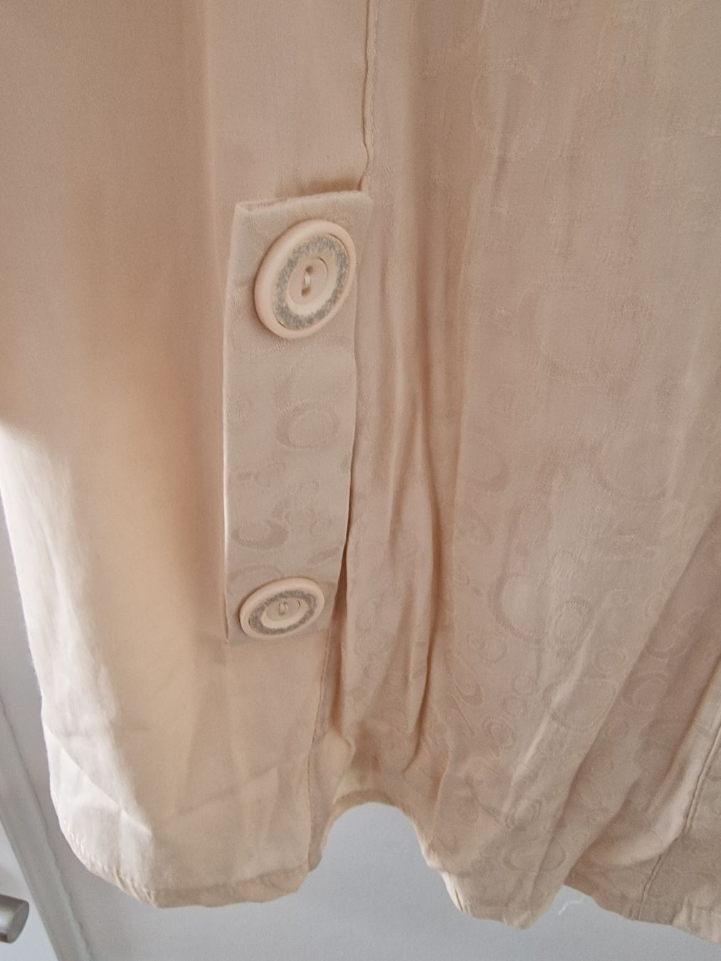 Chemisiers: Bluse OPL L beige,wunderschön und bequem. – Neuf (Voir description) à Ottenbach par Claurin 2