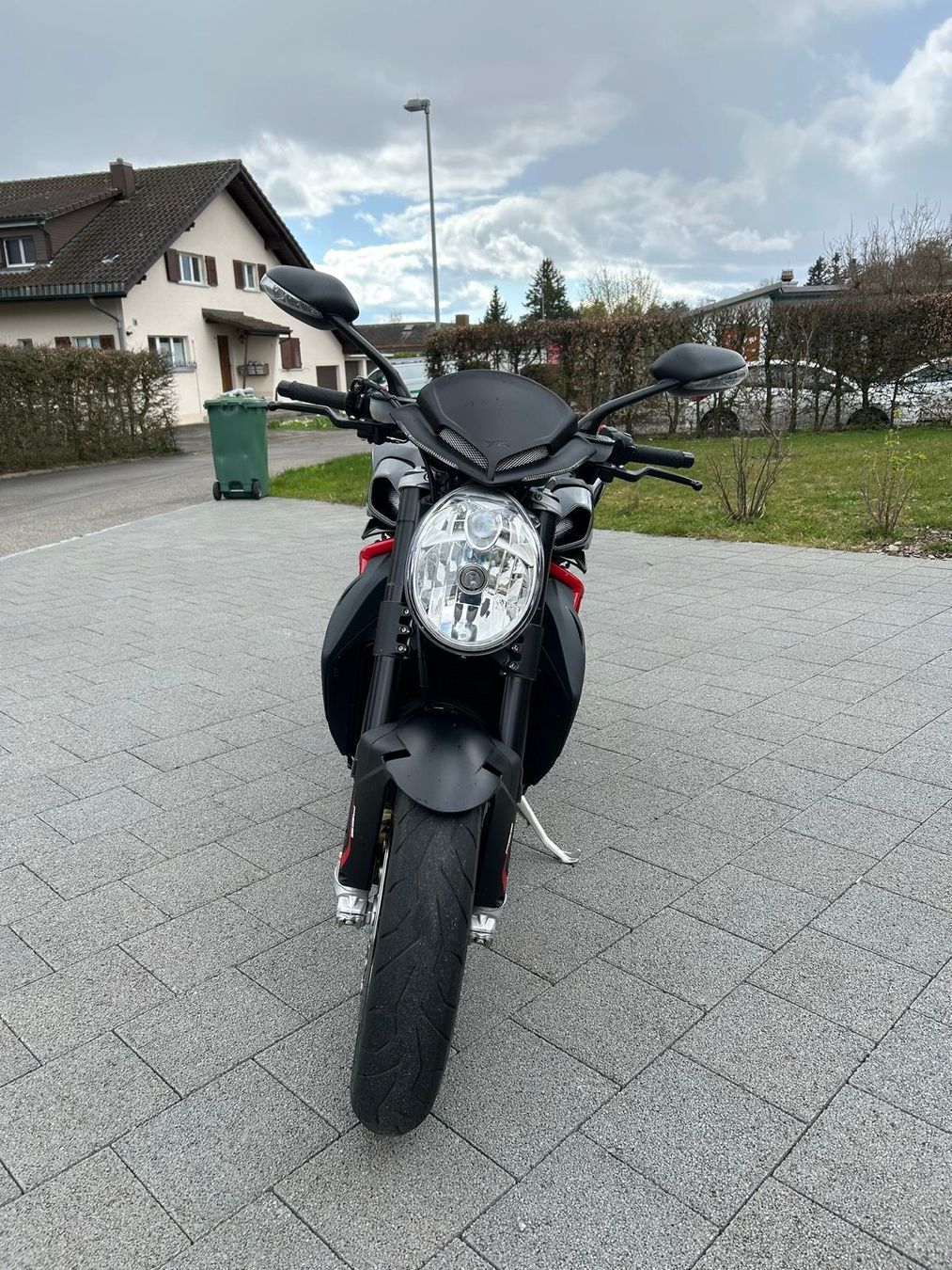 MV Agusta Strada: MV Agusta Brutale R ABS – Usato da Brügg BE venduto da sivi123 4