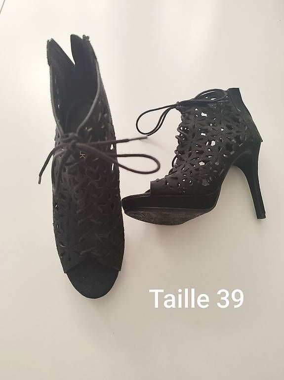Scarpe da donna: Bottines noires  – Usato da Yverdon-les-Bains venduto da Cadocouches.ch