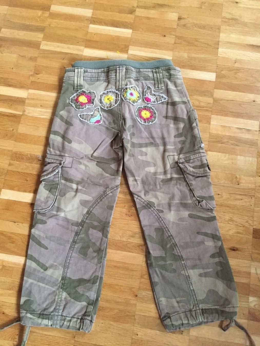 Pantaloni: Hose, Girls Gr.122, Camouflage – Usato da Kastanienbaum venduto da Muenchnerkindl1 3