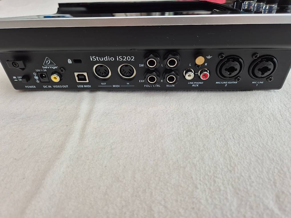 Strumenti musicali: Behringer iStudio iS202 – Usato da Court venduto da famille_schaer 2
