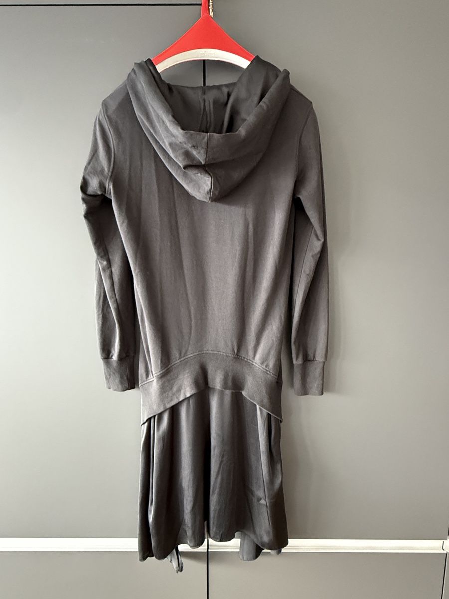 T-shirt: MET-Designer-Shirt mit Kapuze – Usato da Adligenswil venduto da Esthee 1