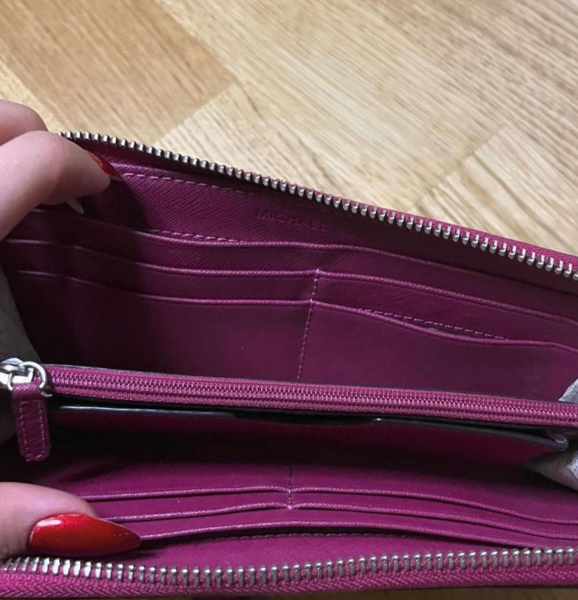 Portamonete: Michael Kors Portefeuille Violet - Parfait – Usato da Montreux venduto da m.mlkstn 1