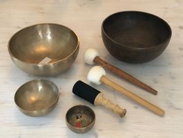 Klangschalen Set, 4 Schalen, 3 Klöppel