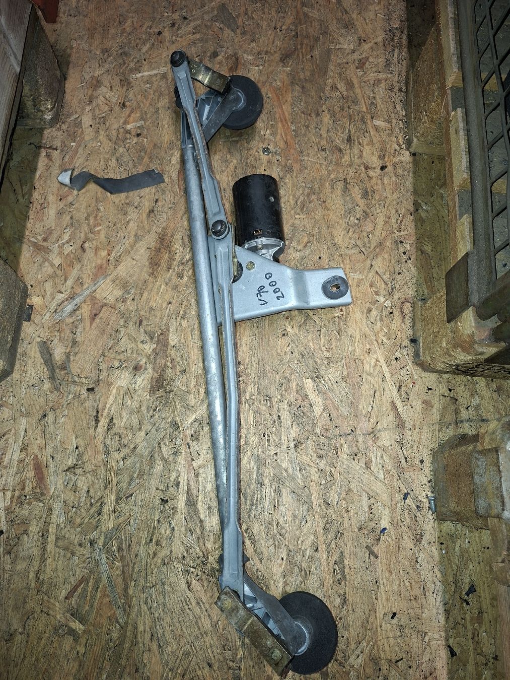 Volvo Tutti pezzi di ricambio auto: Volvo Scheibenwischer motor mit Gestänge – Usato da Ermensee venduto da volvo-Turbo 1