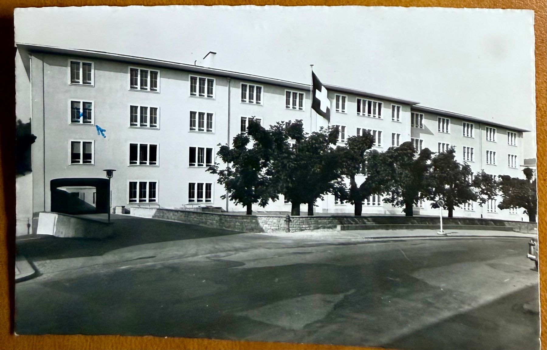 Cartoline postali: Liestal - Kaserne 1954 – Usato da Lutry venduto da Ediego