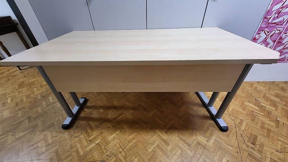 Scrivanie: Bürotisch aus hellem Holz – Usato da Aarau venduto da JKH_Floesserplatz
