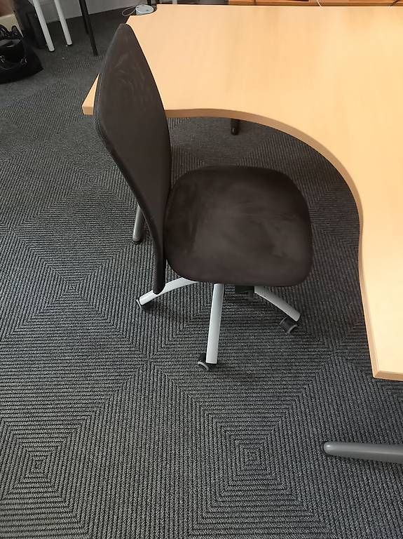 Scrivanie: Grosser Bürotisch – Usato da Aesch BL venduto da Lomi 4
