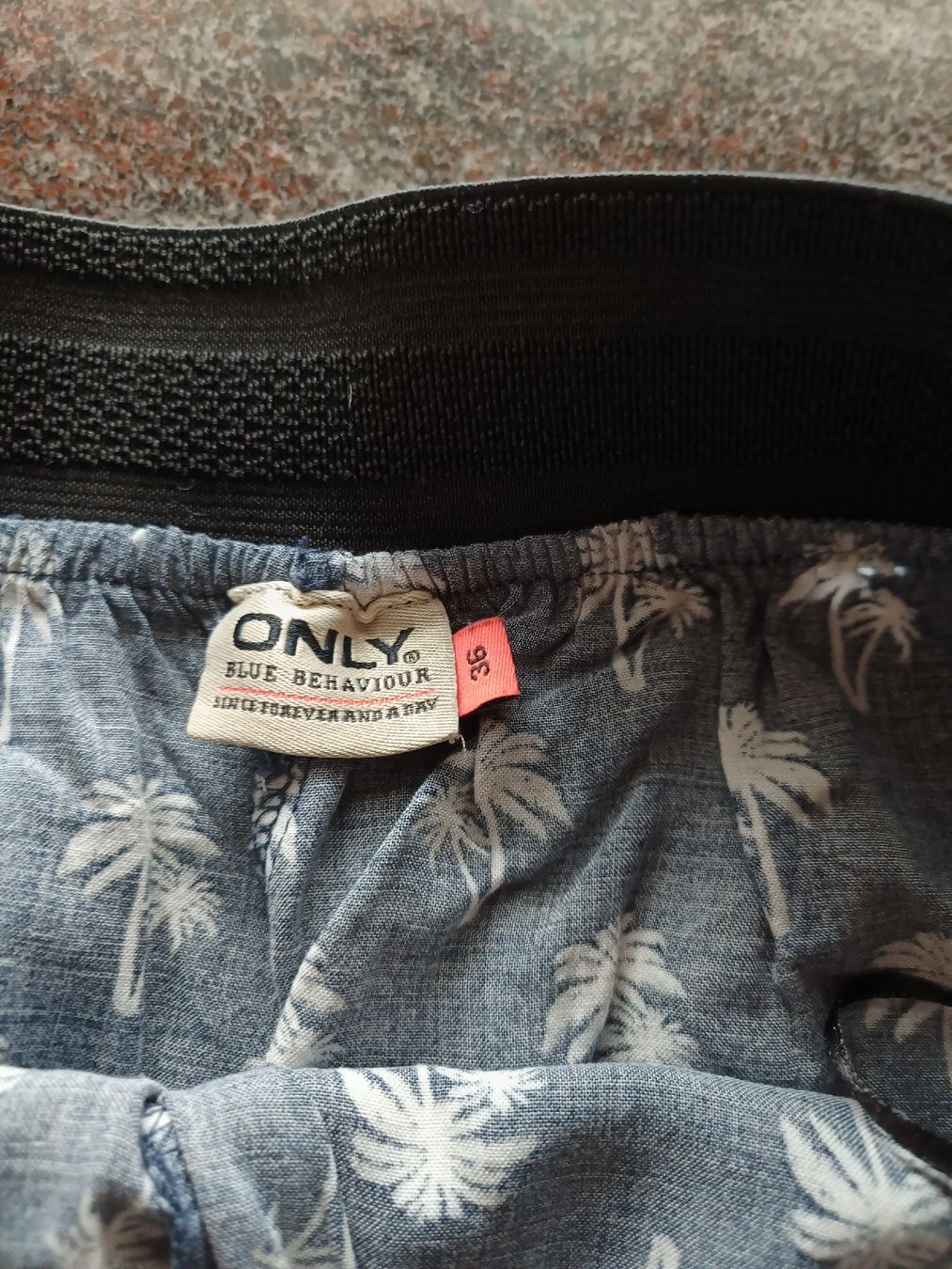 Only Pantaloni: Only Sommerhose 36/38 – Usato da Bätterkinden venduto da Elefantenzoo 2