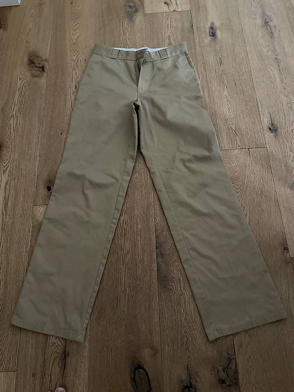 Zara Lots de vêtements: Kleiderpacket 3 Chinos – D'occasion à Ilanz par ber_p7gr 1