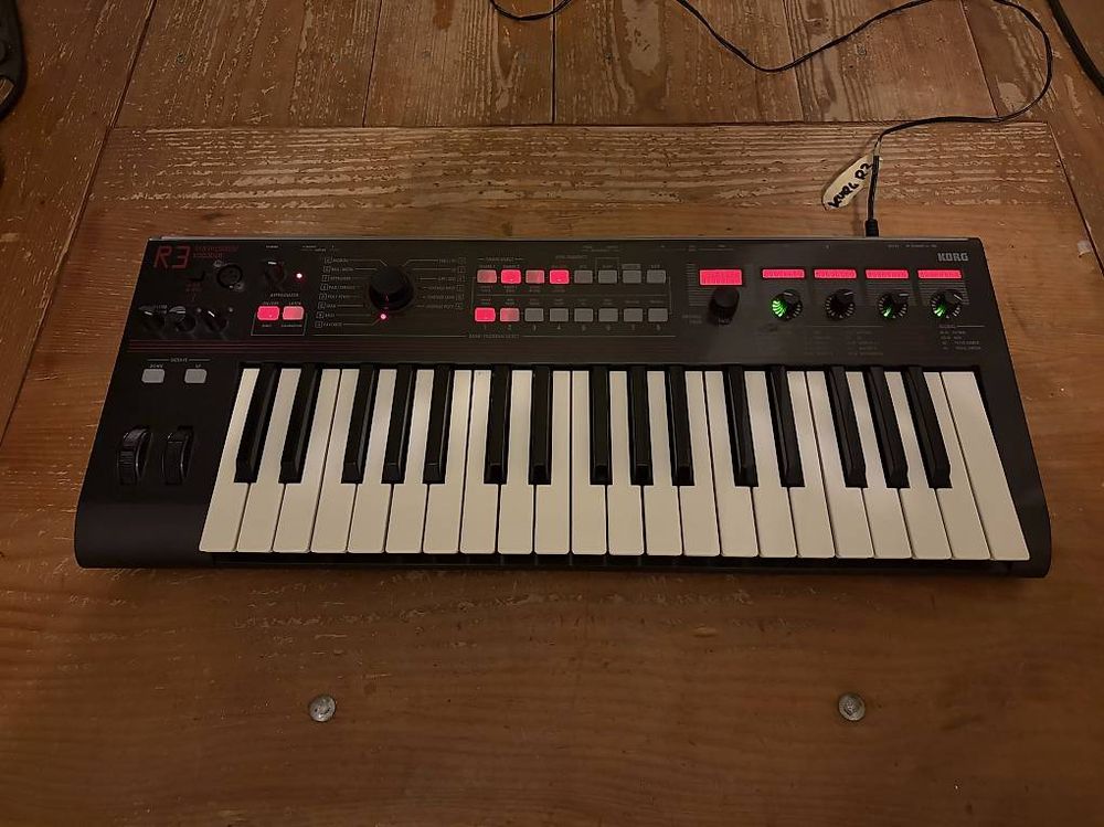 Korg R3 Synthesizer / Vocoder (Gebraucht) in Zürich für CHF 200 – nur ...