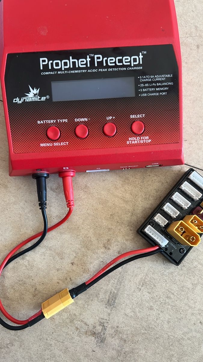 Akkus, Ladegeräte & Netzgeräte: Chargeur modélisme  – Gebraucht aus Chézard-St-Martin von moh_fq5h 1